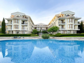 Гостиница Royal Bay - Beachfront Apartments with Self Check-In  Свети-Влас